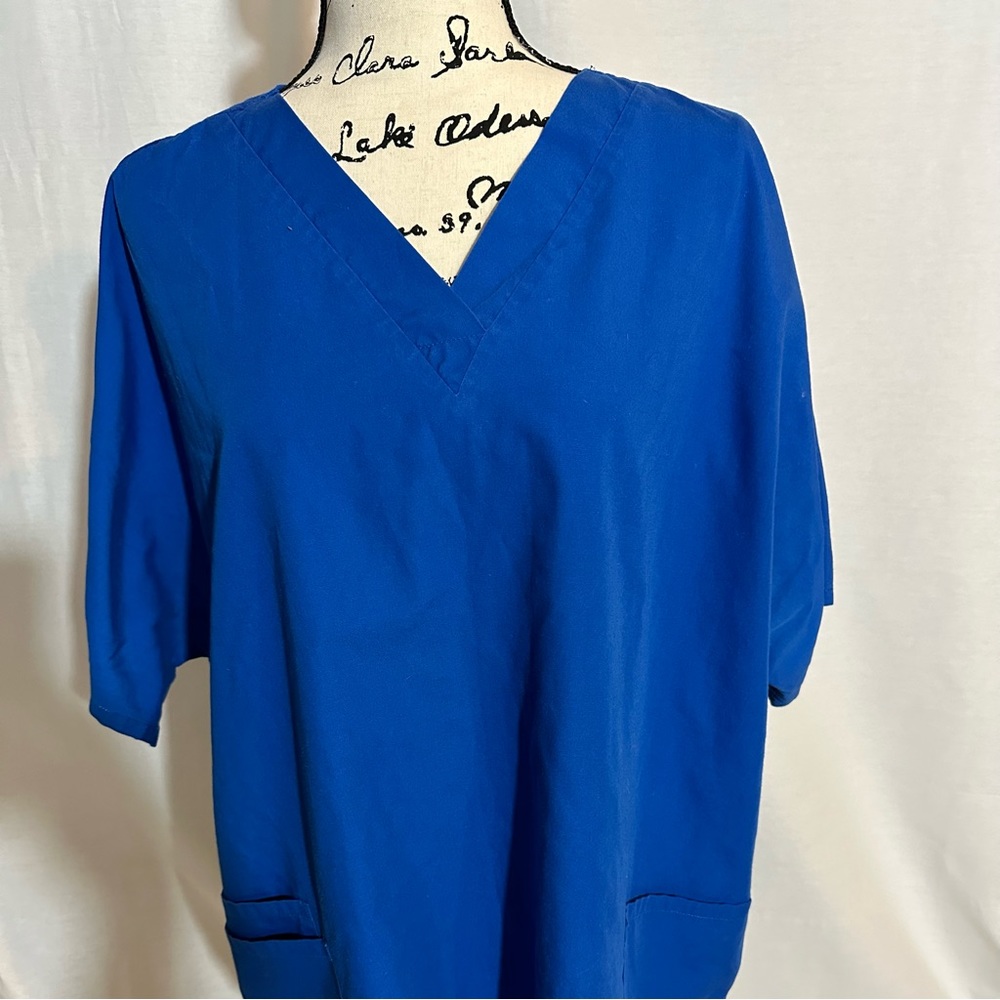 Cherokee Scrub Top- EUC